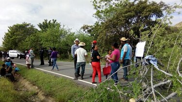 Moradores en El Caño de Natá protestan por daños en carretera