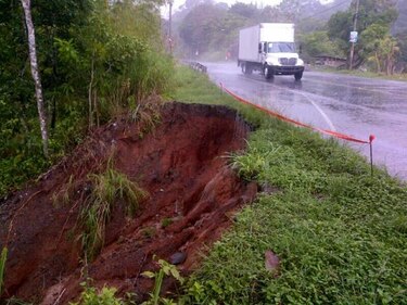 MOP detecta deslizamiento en terreno de la vía Transístmica en Colón