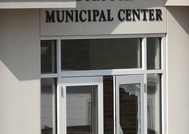 Hombre armado hiere a cuatro personas afuera de un tribunal de Pensilvania