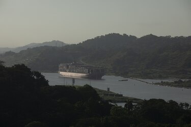 La controversia de los peajes militares en el Canal de Panamá