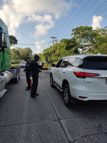 Joyería en Multiplaza, otra víctima de robo, ladrones se llevaron relojes