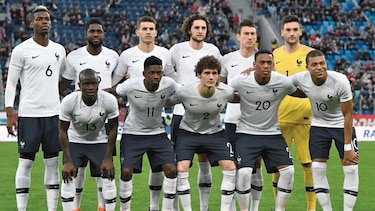 Francia mejora ante el anfitrión del Mundial
