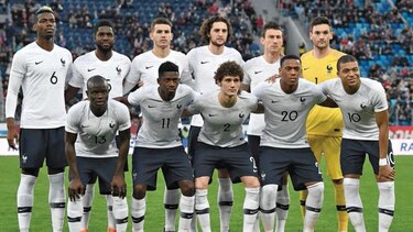 Francia mejora ante el anfitrión del Mundial