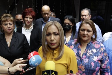 Diputados rebeldes de CD reeligen a Yanibel Ábrego como jefa de bancada