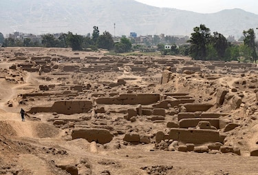 Momia de unos 1,200 años asombra a arqueólogos en Perú