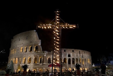 El Papa denuncia en el viacrucis las lacras que afligen el mundo
