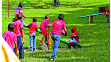 Licitan juegos y máquinas para parque