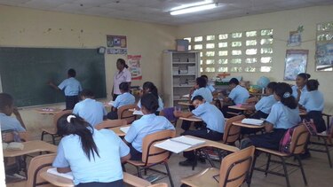 Clases continuarán suspendidas en escuela de Playa Chiquita
