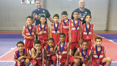 Los campeones de la Copa Amistad de Baloncesto