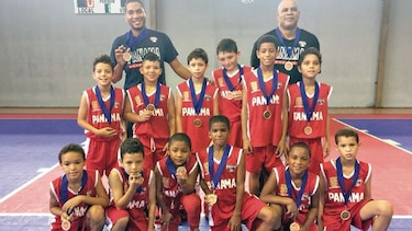 Los campeones de la Copa Amistad de Baloncesto