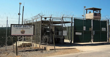 Estados Unidos preparará 30,000 camas para migrantes en Guantánamo