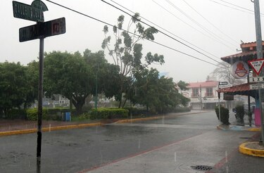 Agatha toca tierra en la costa suroeste de México como huracán categoría 2