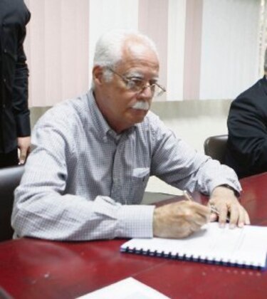 Firman pacto entre ausencias