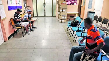 Galenos vuelven a denunciar falta de insumos en el HST