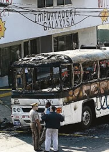 Autobús 8B-06, un infierno de 400 grados centígrados