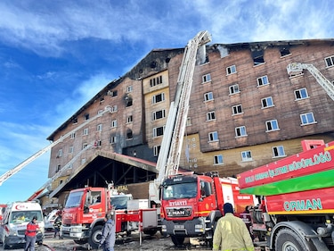 Un incendio en un hotel de una estación de esquí en Turquía deja 76 muertos