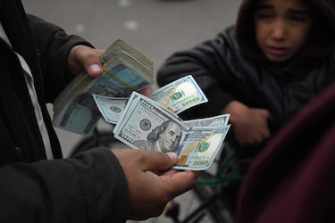 Estados Unidos se aleja de la recesión con leve crecimiento
