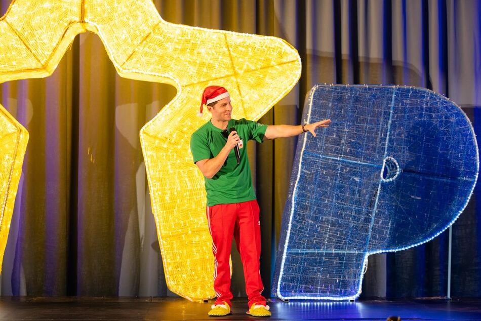 Alcalde Mayer Mizrachi anuncia que el desfile de Navidad 2025 será el domingo 14 de diciembre