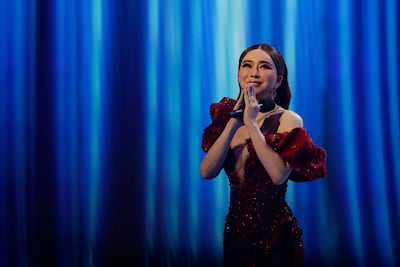 Tailandia congela los activos de la copropietaria de Miss Universo que sigue prófuga