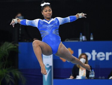 Hillary Heron, entre la gimnasia y la tradición del béisbol en su familia