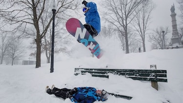 Tormenta  de nieve perdona a Nueva York pero golpea más al noreste de EU