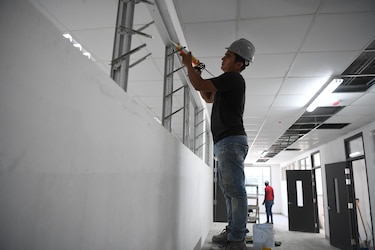 Escuela República de Venezuela e Instituto Bolívar estarán listos en el tercer trimestre