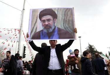 Irán elige a Mojtaba Jamenei como nuevo líder supremo: quién es el misterioso hijo del fallecido ayatolá Alí Jamenei