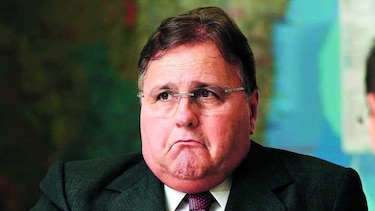 Acusan a exministro de lavado de dinero