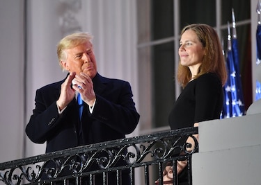 Trump logra victoria con confirmación en el Senado de jueza para la Corte Suprema
