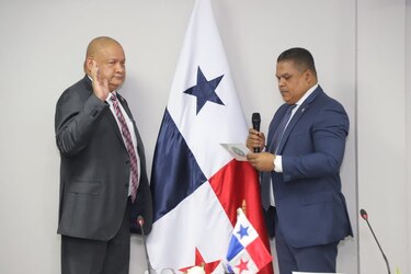 Jaime Vargas se deslinda de su costosa planilla: ‘los diputados no nombramos a nadie’