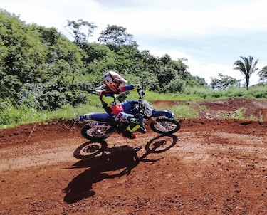 Pilotos de motocross, ansiosos por volver a ver  el banderazo 