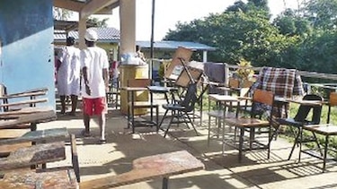 Contratación directa para reparar escuelas