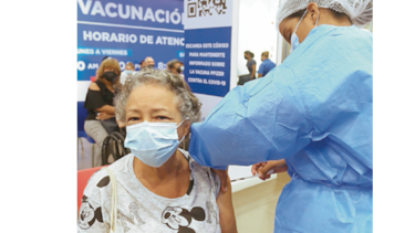 Vacunación anticovid: efectos adversos no llegan al 0.01%