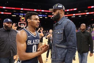 LeBron James extiende su contrato con los Lakers hasta 2025