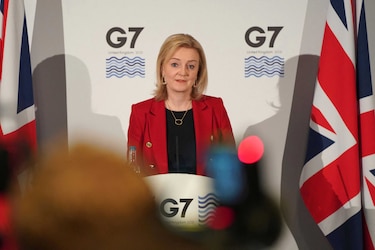 Reino Unido llama al G7 a prohibir la importación del petróleo ruso