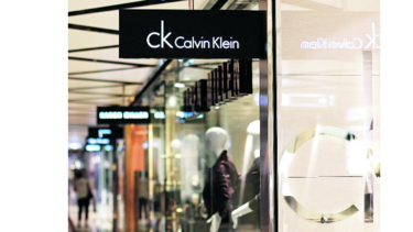 Suben ganancias del dueño de Calvin Klein