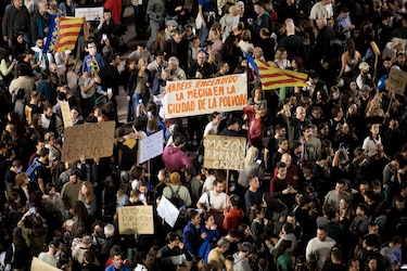Una marea humana toma el centro de València para exigir la dimisión de Mazón y su Consell