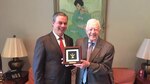 Presentan Museo de la Democracia al expresidente de EU Jimmy Carter