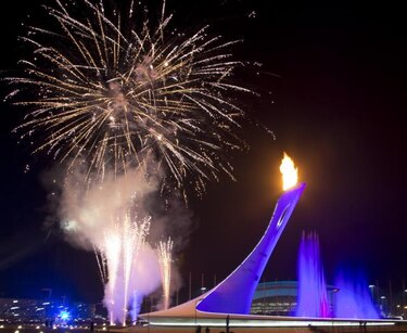 Rusia inaugura los Juegos de Sochi con orgullo