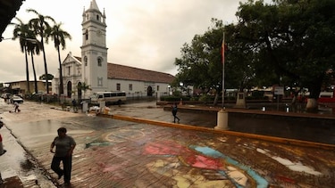 Lluvias dañan alfombras en el Corpus Christi de La Villa de Los Santos