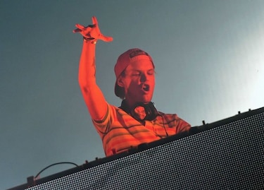 El 'dj' Avicii se suicidó usando una botella rota
