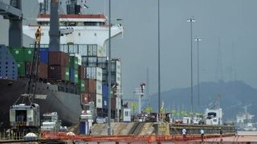 Canal de Panamá espera batir récord de tonelaje y peajes este año