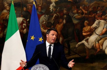 Italia: Matteo Renzi retrasa su dimisión hasta la aprobación de los presupuestos generales