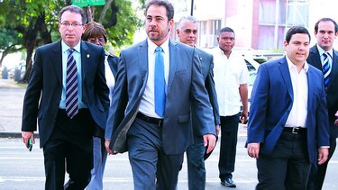 González alertó sobre división de materia