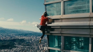 Alex Honnold escala un edificio de 101 pisos sin protección