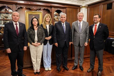 Panamá y Chile trabajan para reforzar la relación bilateral en sectores como comercio, educación y seguridad