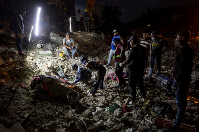 Sube a 5,398 la cifra de muertos por el doble terremoto en Venezuela