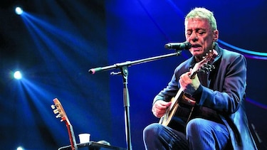 Chico Buarque vuelve a cantar