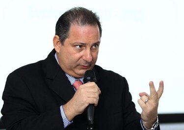 Shamah tiene 'diferencias conceptuales' con Arias por campaña negativa