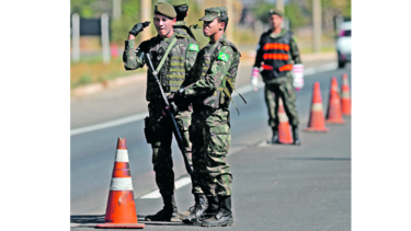 Otro arrestado por supuestos lazos con EI
